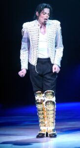 404448 06: Michael Jackson performs April 24, 2002 at a Democratic National Committee fundraiser at the Apollo Theatre in New York City. The fundraiser is a kickoff for the party's nationwide voter registration drive. (Photo by Spencer Platt/Getty Images)