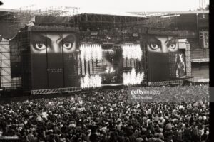 Michael Jackson Konzert - 11.07 92 - Das Publikum des US-amerikanischen Sänger Michael Jackson während eines Konzerts am 11.07 1992. (Photo by ZIK Images/United Archives via Getty Images)
