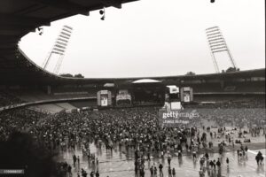 Michael Jackson Konzert - 11.07 92 - Das Publikum des US-amerikanischen Sänger Michael Jackson während eines Konzerts am 11.07 1992. (Photo by ZIK Images/United Archives via Getty Images)