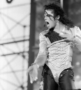 mjfansquare_115875800_3107290109355409_1465520885010642896_n