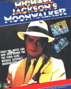 Portada promocional del videojuego Michael Jackson's Moonwalker de Sega, mostrando a Michael Jackson con sombrero y traje, junto a capturas de pantalla del juego.