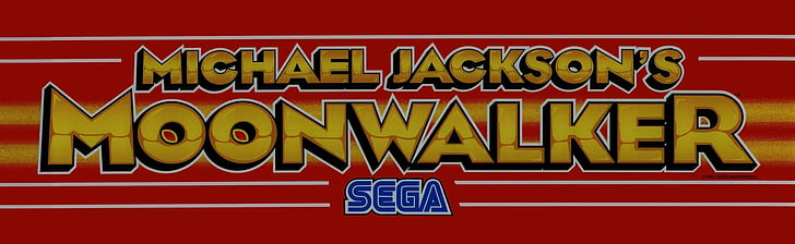 Logotipo oficial del videojuego Michael Jackson's Moonwalker con letras doradas sobre un fondo rojo con líneas horizontales.